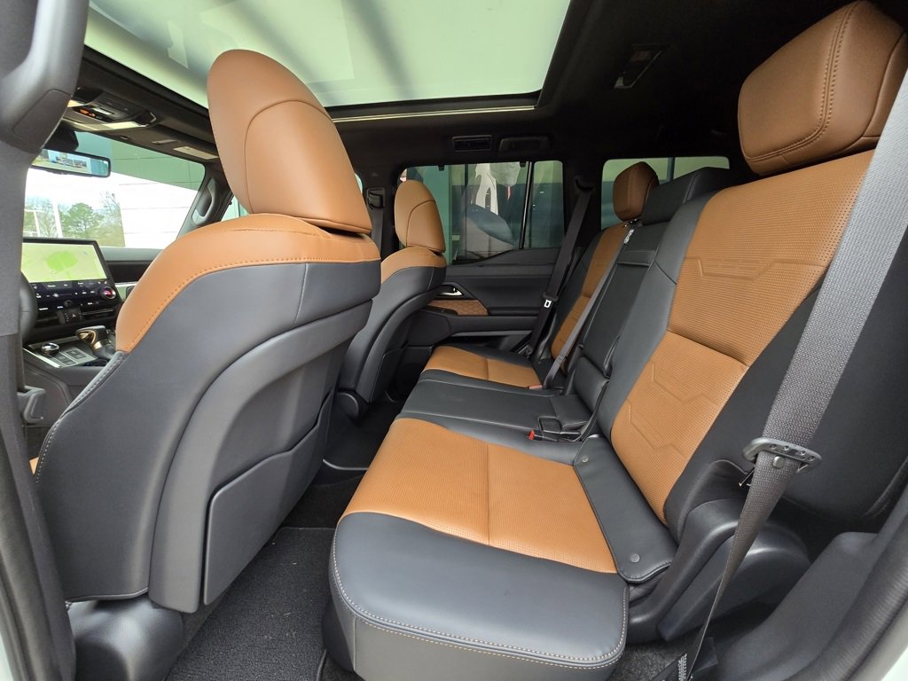 Used 2025 Lexus GX 550 w/ Accessory Package (Z1) image 15
