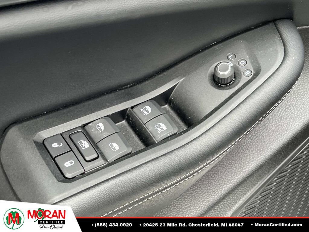Used 2024 Jeep Grand Cherokee Altitude AWD/4WD image 15