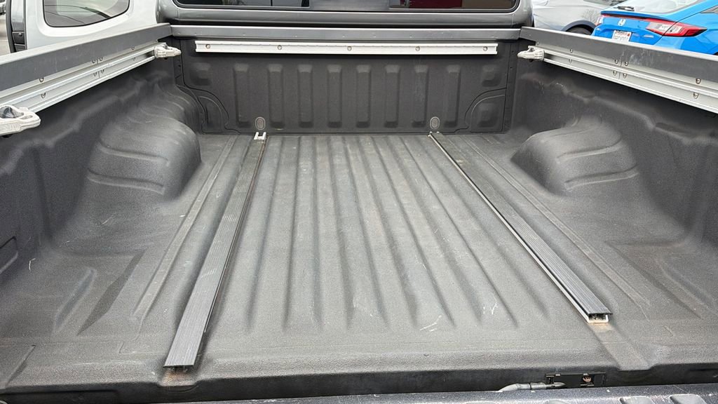 Used 2016 Nissan Frontier PRO-4X image 12