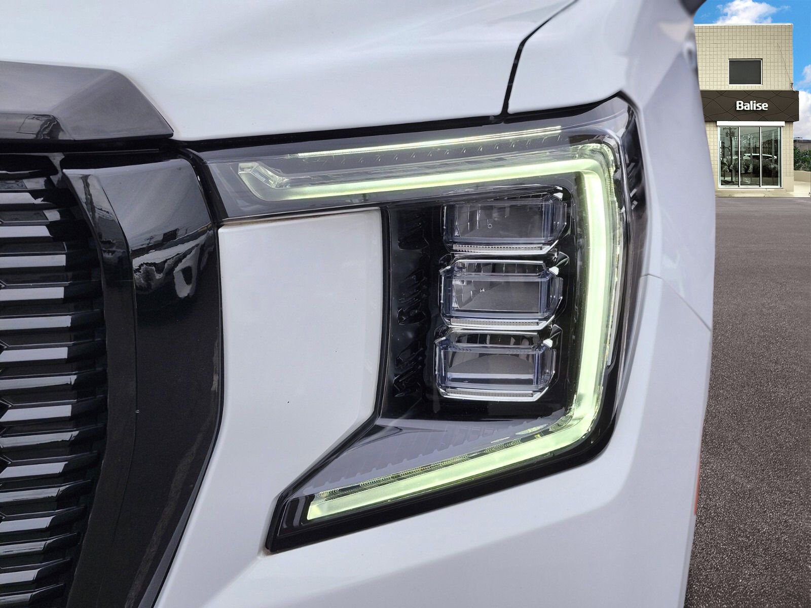 Used 2023 GMC Yukon SLT image 10