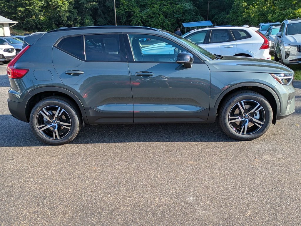 New 2026 Volvo XC40 B5 Core AWD/4WD image 7