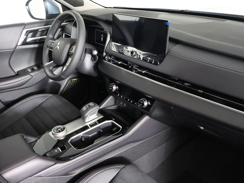 New 2025 Mitsubishi Outlander SE image 31