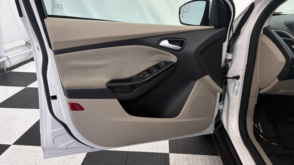 Used 2014 Ford Focus Electric Hatchback FWD image 14