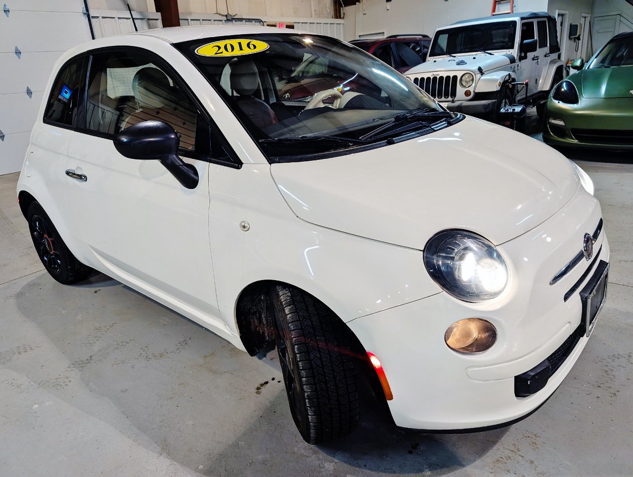Used 2016 FIAT 500 Pop w/ Italia Package FWD image 9