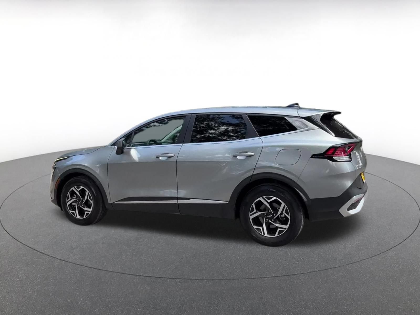Used 2025 Kia Sportage LX FWD image 10