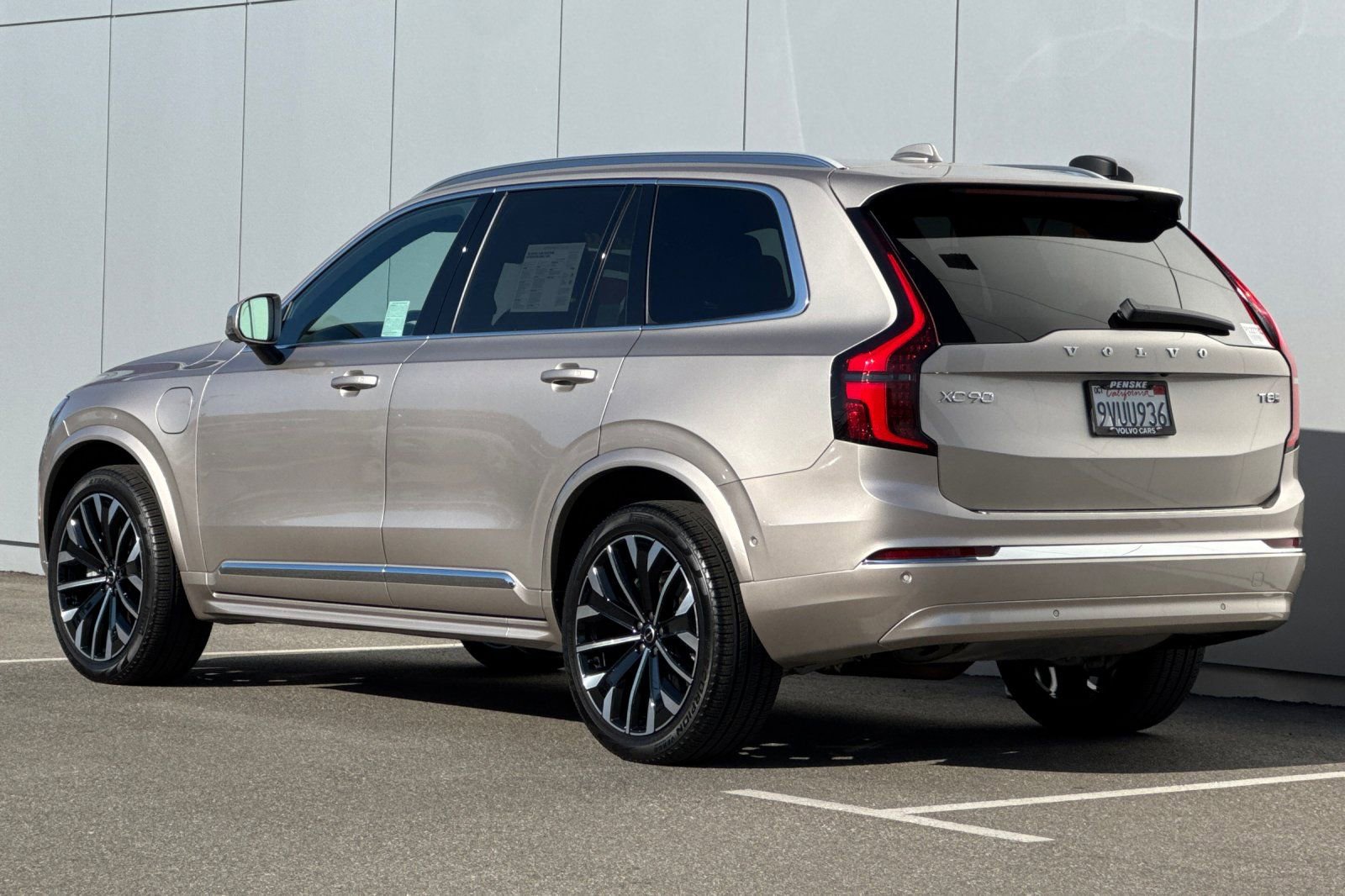 Certified 2026 Volvo XC90 T8 Plus w/ Protection Package Premier image 3