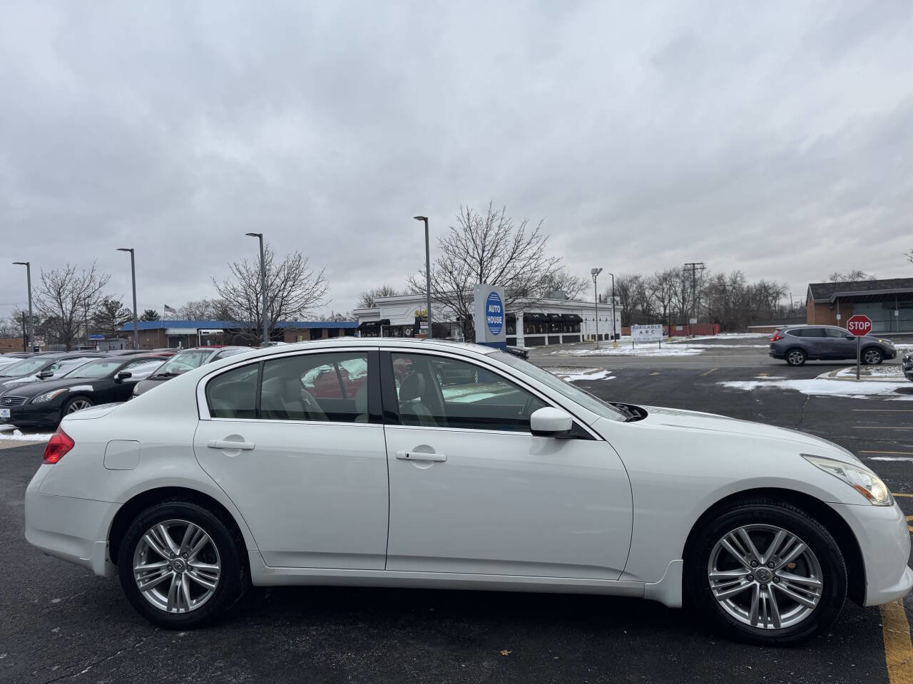 Used 2011 INFINITI G37 x w/ Premium Pkg image 9