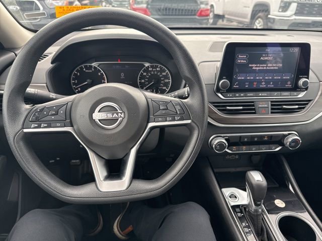 Used 2024 Nissan Altima 2.5 SV image 10