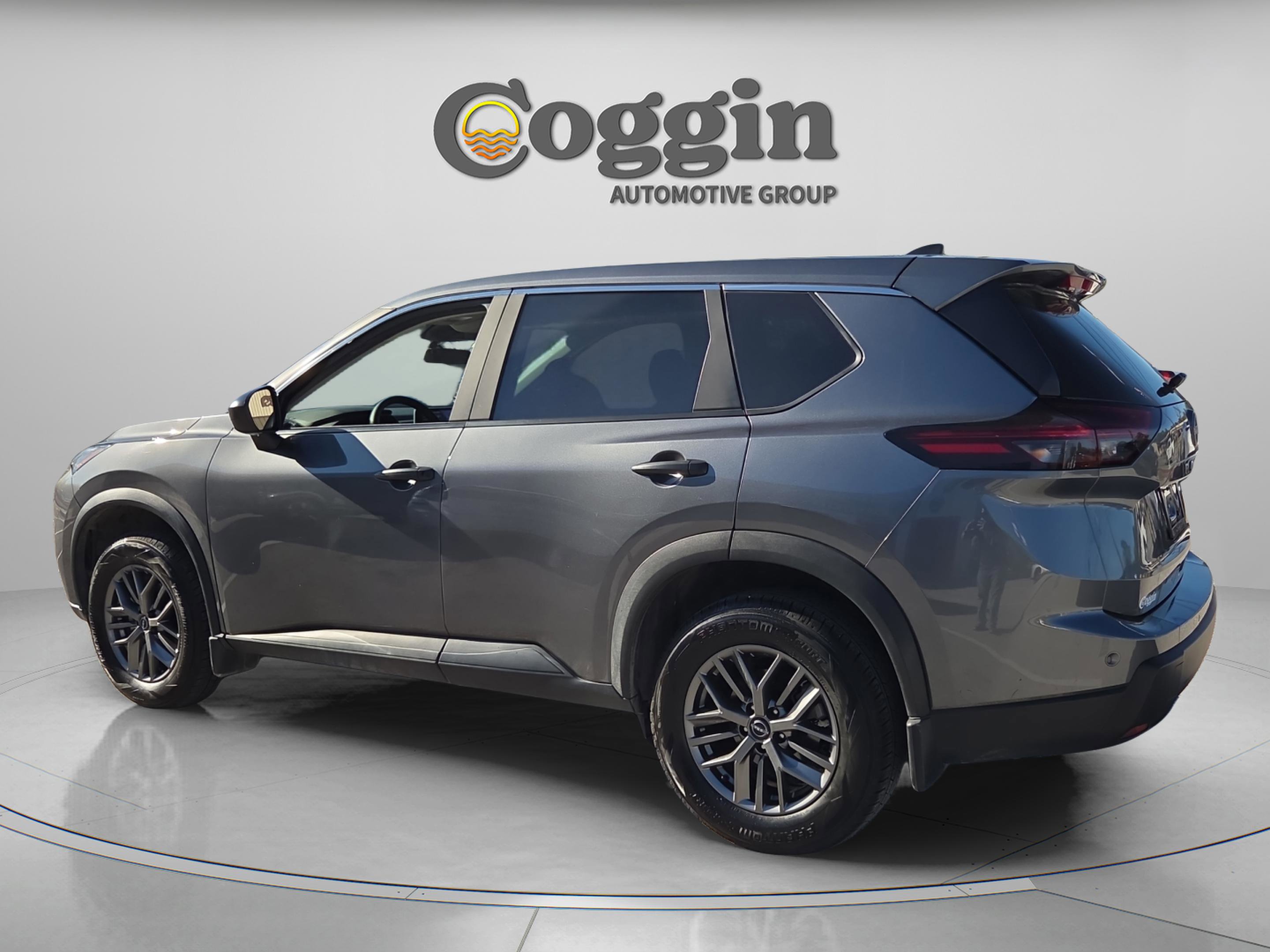 Used 2025 Nissan Rogue S image 3