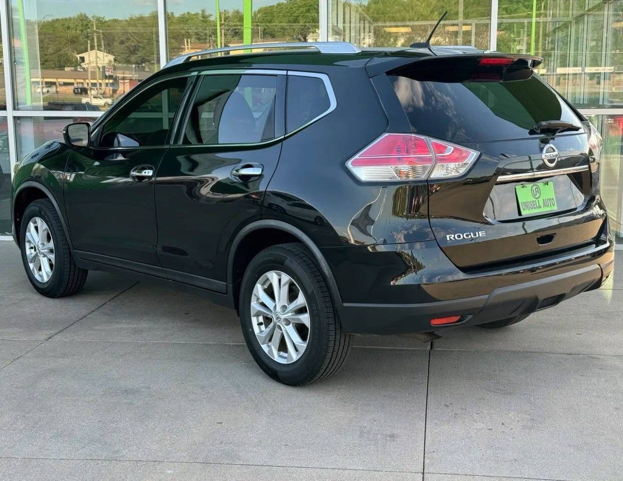 Used 2016 Nissan Rogue SV AWD/4WD image 5