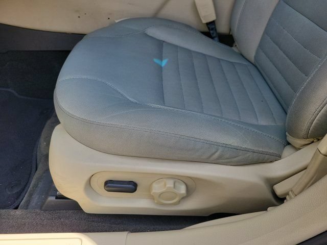 Used 2014 Ford Taurus SE FWD image 12