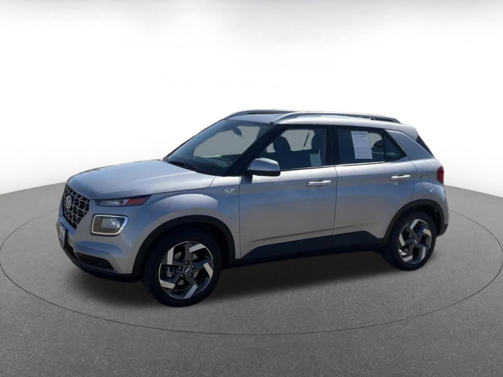 Used 2025 Hyundai Venue SEL image 8