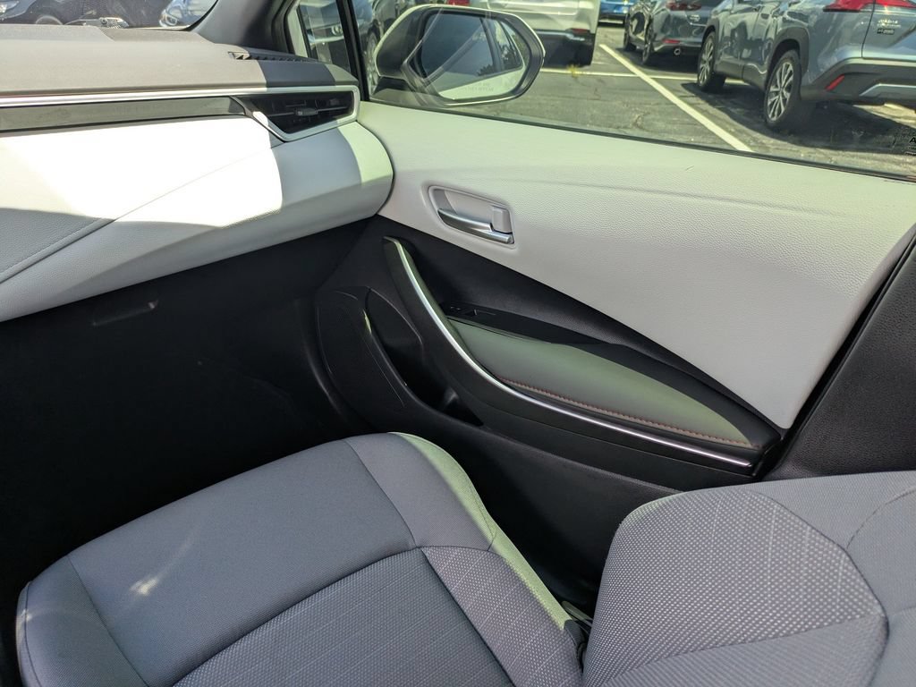 Used 2025 Toyota Corolla SE FWD image 17