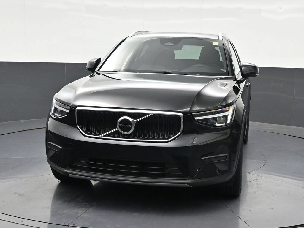 Used 2023 Volvo XC40 B4 Core FWD image 9