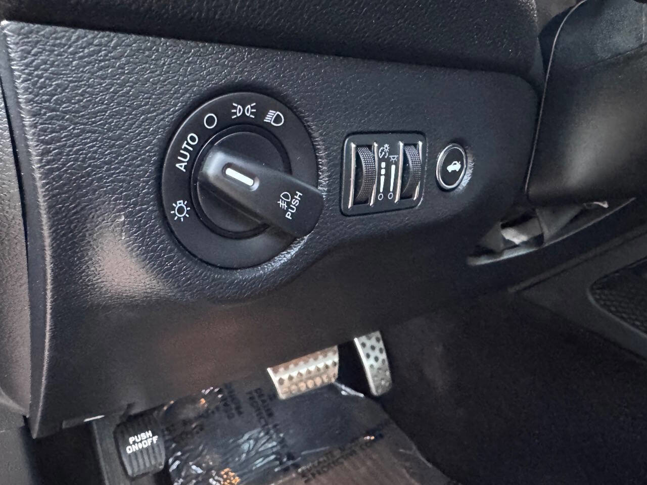 Used 2016 Dodge Challenger R/T Scat Pack w/ Leather Interior Group image 15