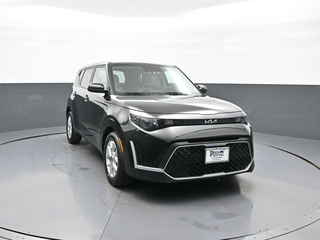 Certified 2025 Kia Soul LX w/ LX Technology Package image 3