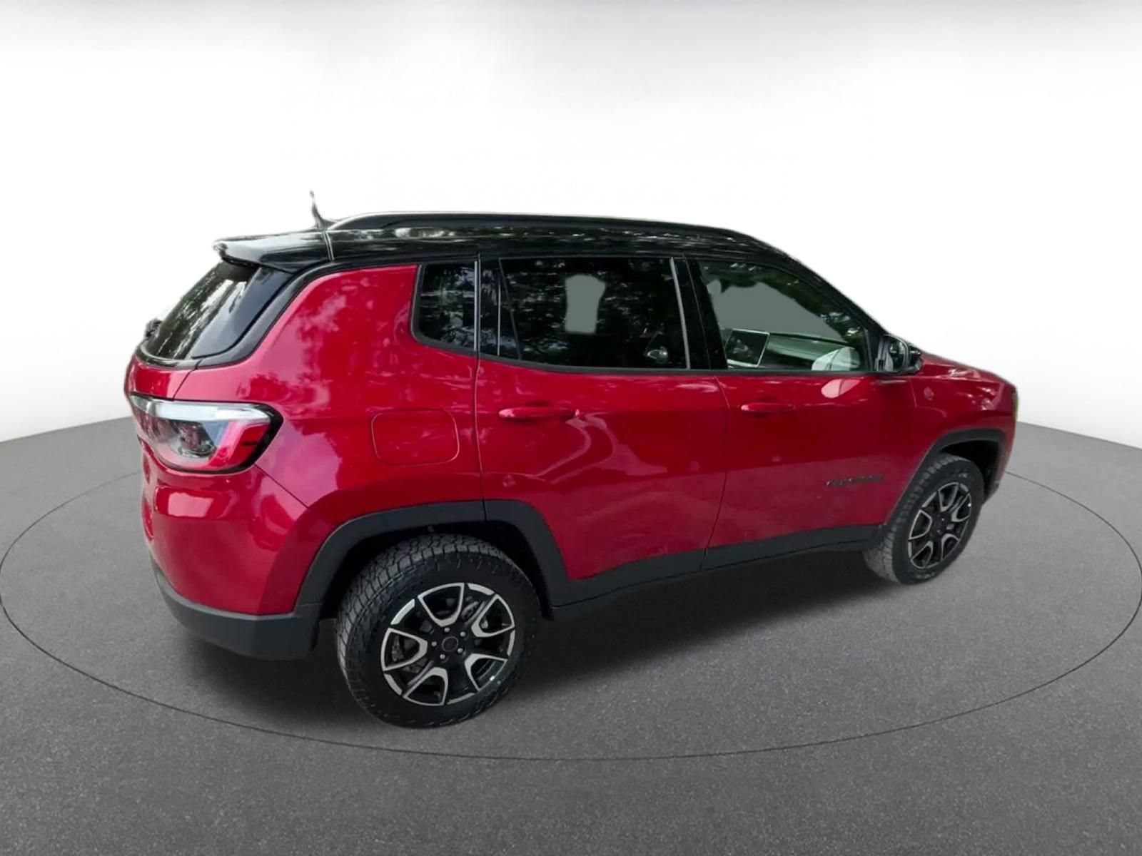 Used 2025 Jeep Compass Trailhawk AWD/4WD image 14