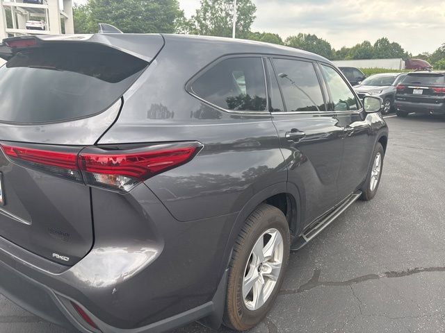 Used 2021 Toyota Highlander L AWD/4WD image 8