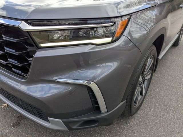 Certified 2025 Honda Pilot Touring image 5