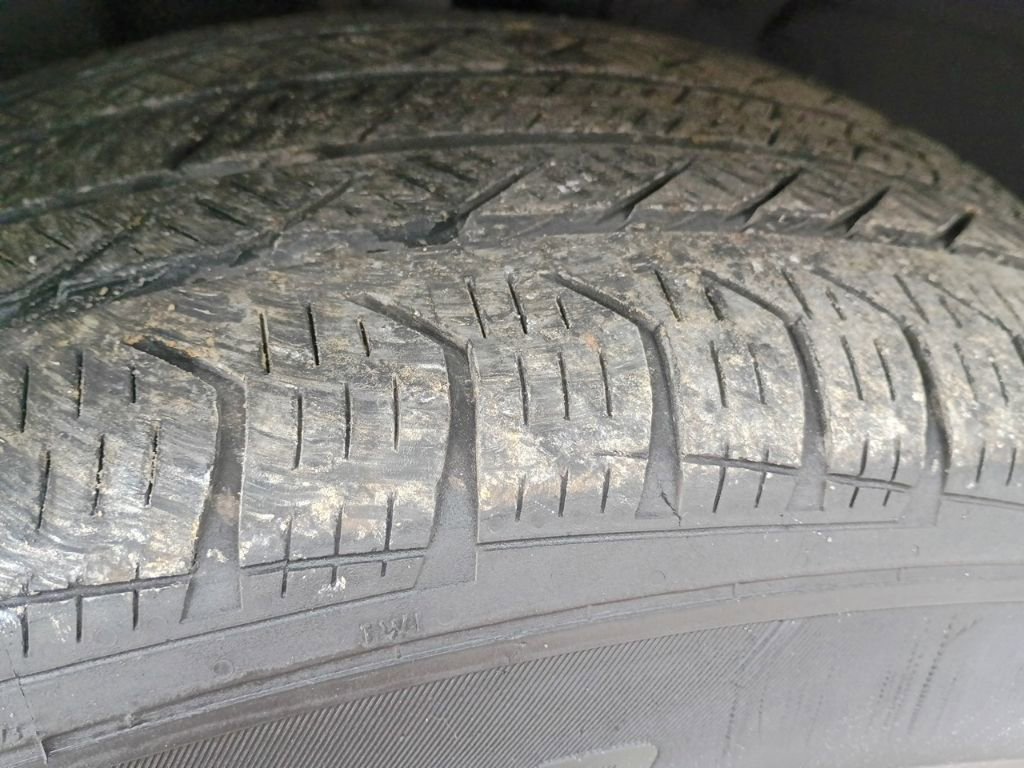 Used 2024 Mercedes-Benz GLB 250 4MATIC w/ Driver Assistance Package image 11