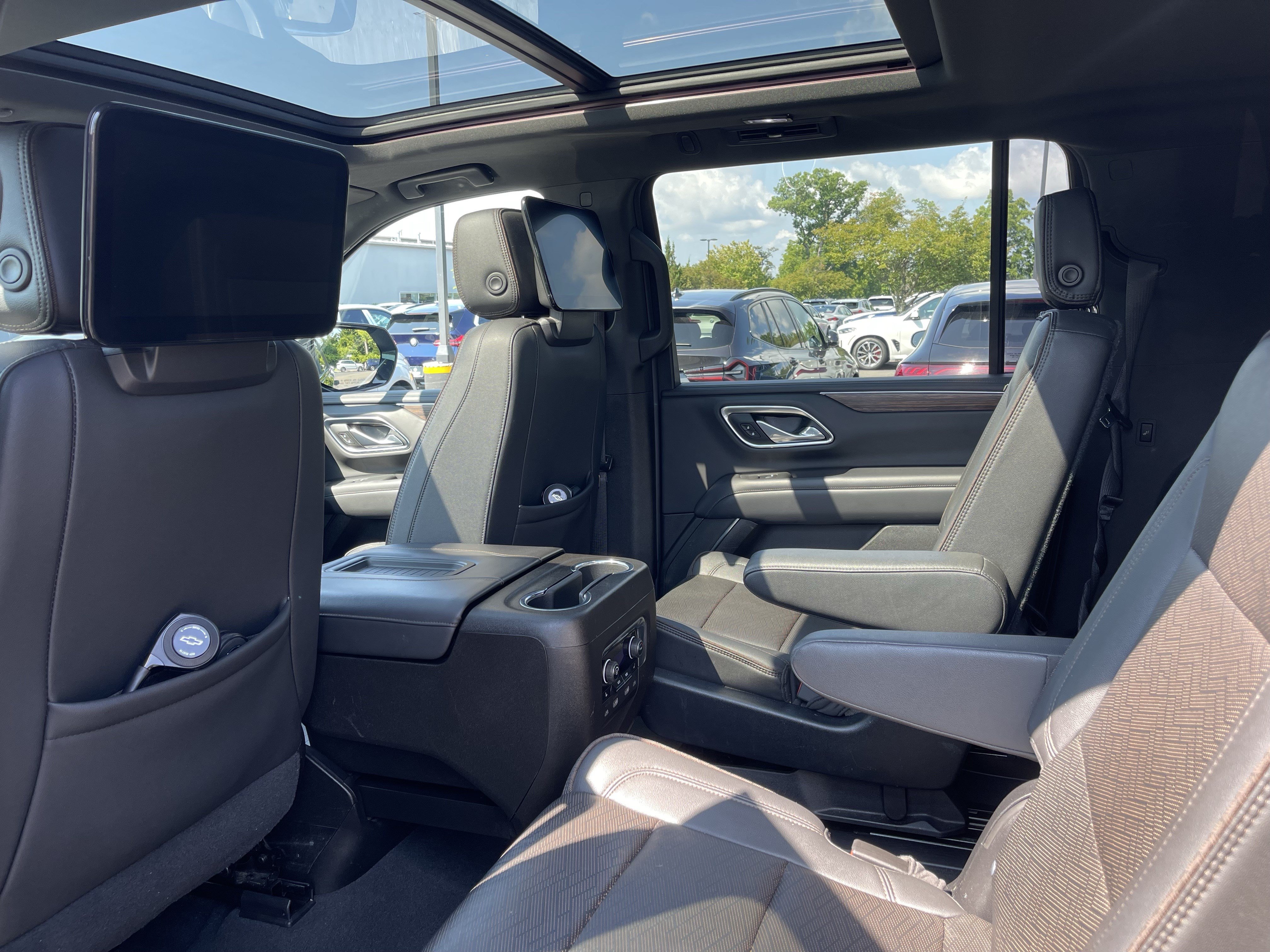 Used 2021 Chevrolet Suburban High Country AWD/4WD image 23