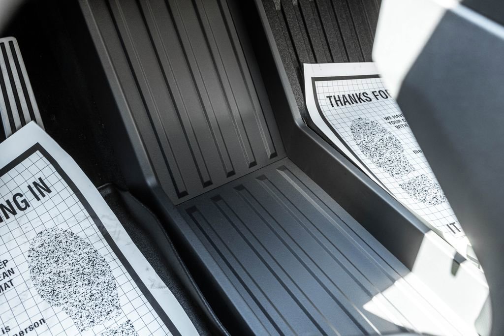 Used 2025 Tesla Cybertruck AWD Crew Cab image 20