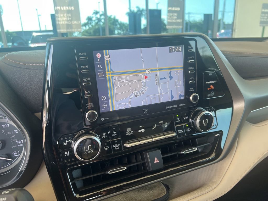 Used 2020 Toyota Highlander Limited FWD image 3