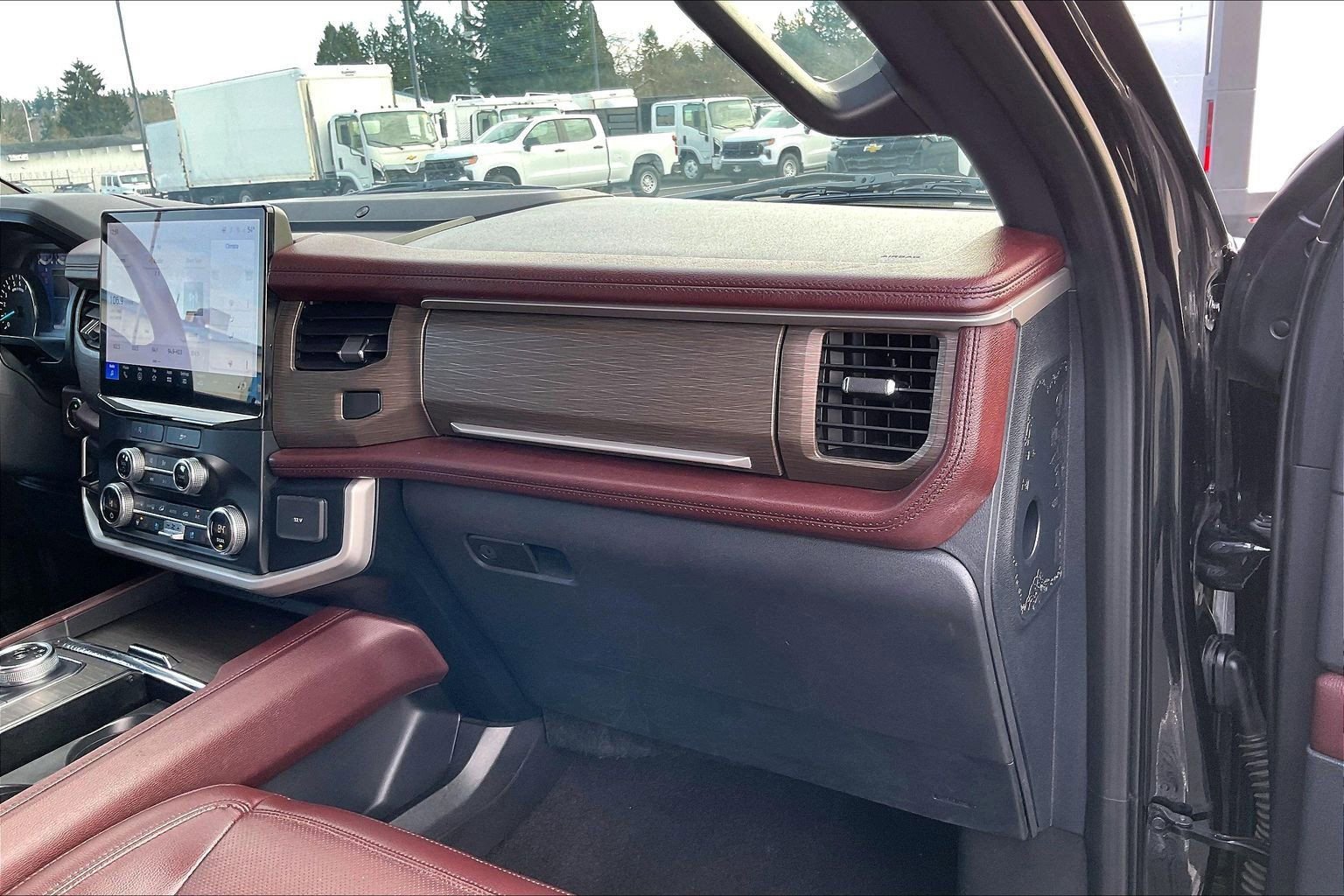 Used 2023 Ford Expedition Limited image 16