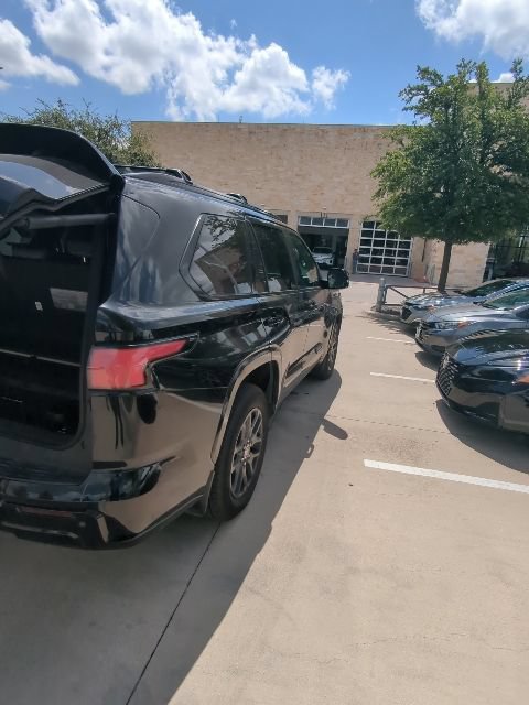 Used 2023 Toyota Sequoia Platinum AWD/4WD image 12