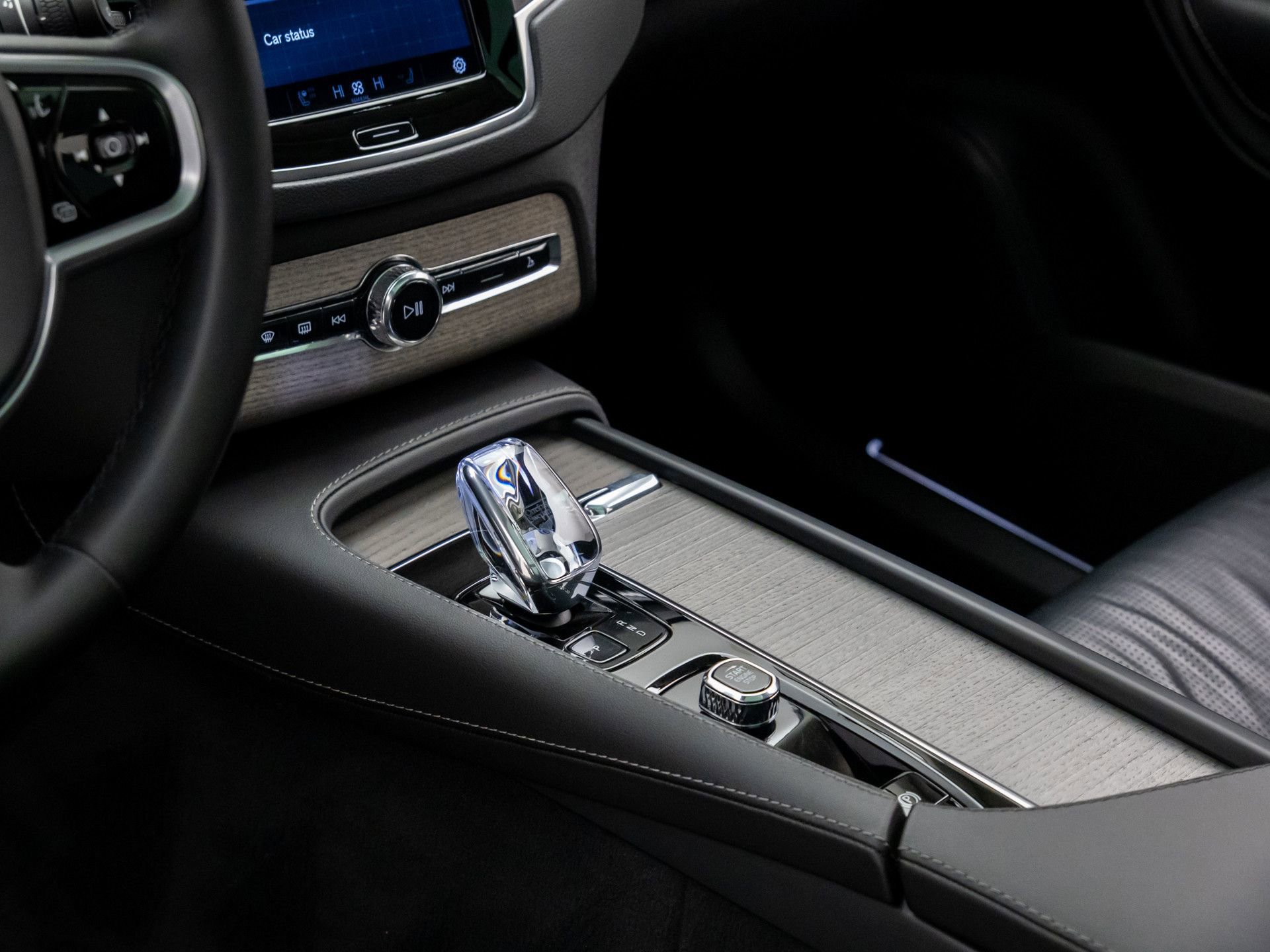 Used 2023 Volvo XC90 B6 Ultimate w/ Protection Package Premier image 12