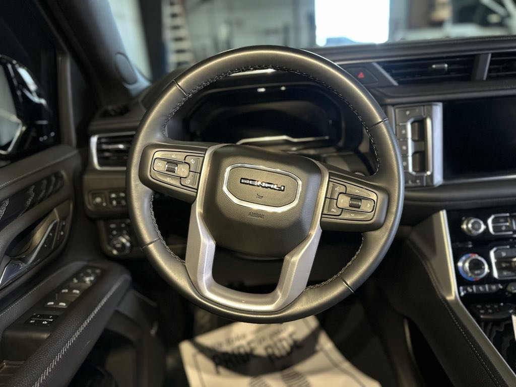 Used 2023 GMC Yukon Denali image 21