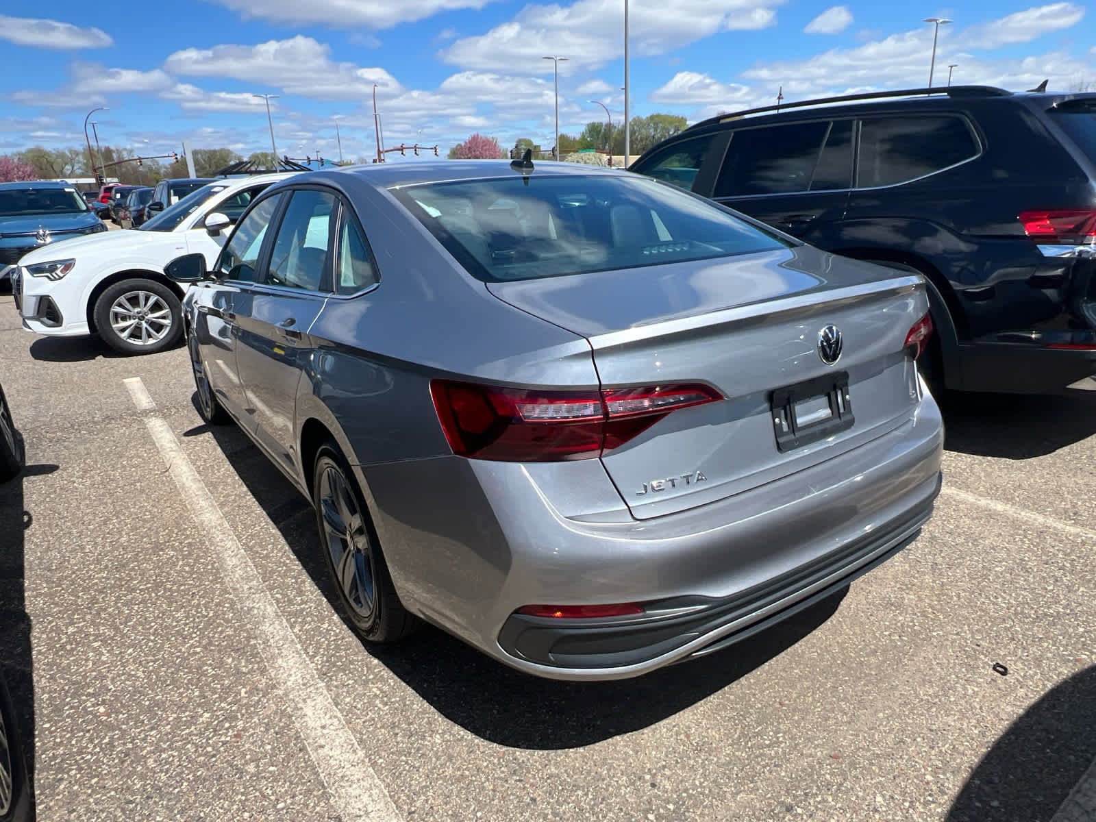 Used 2024 Volkswagen Jetta SE FWD image 8