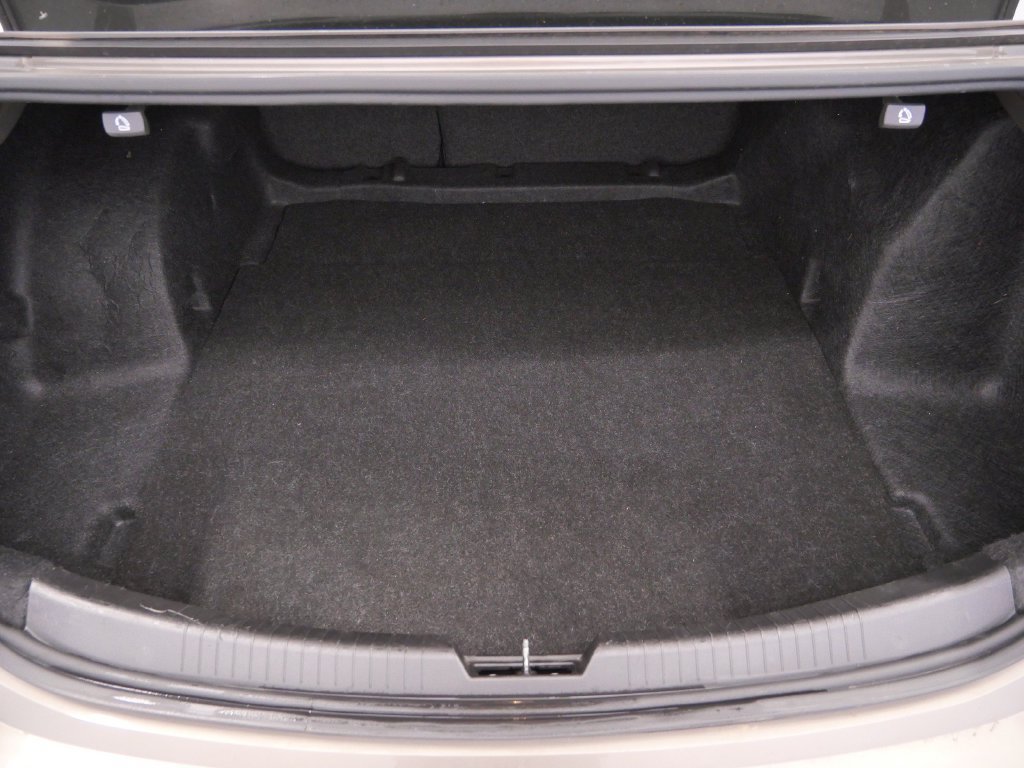 Used 2020 Chevrolet Malibu LT FWD image 16