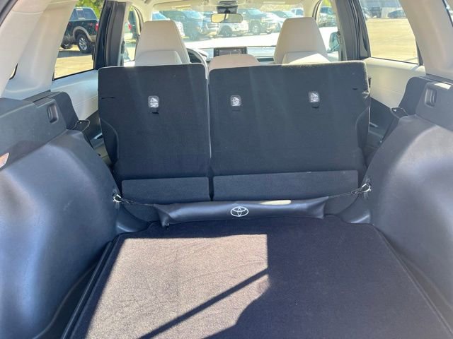 Used 2022 Toyota Corolla Cross LE image 12