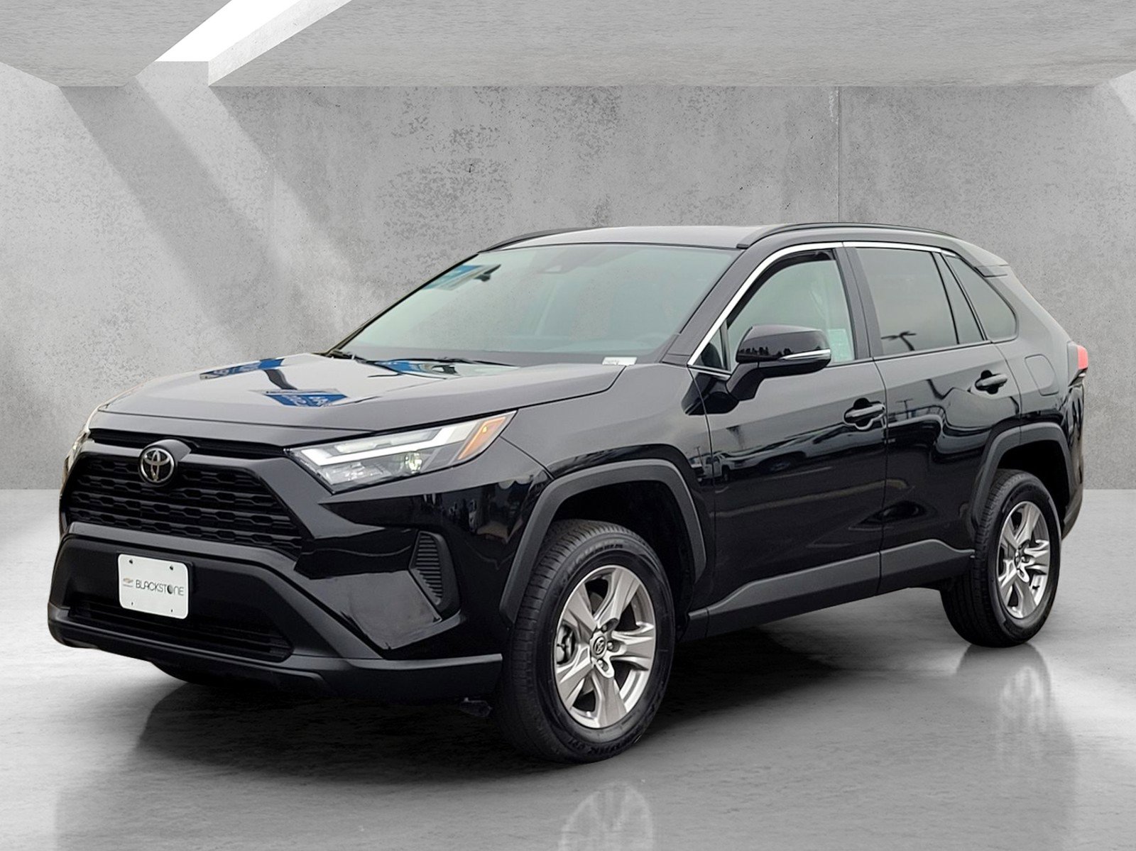 Used 2025 Toyota RAV4 XLE image 7