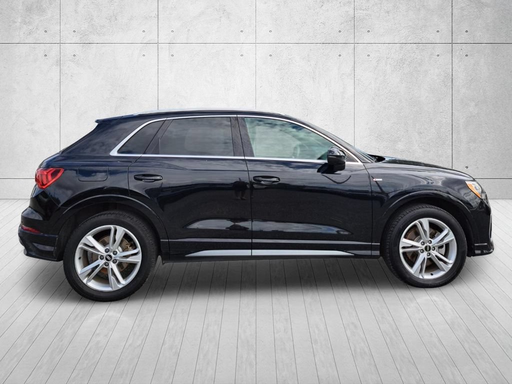 Used 2022 Audi Q3 2.0T Premium w/ Convenience Package AWD/4WD image 4