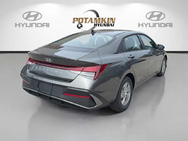 New 2026 Hyundai Elantra SE FWD image 5