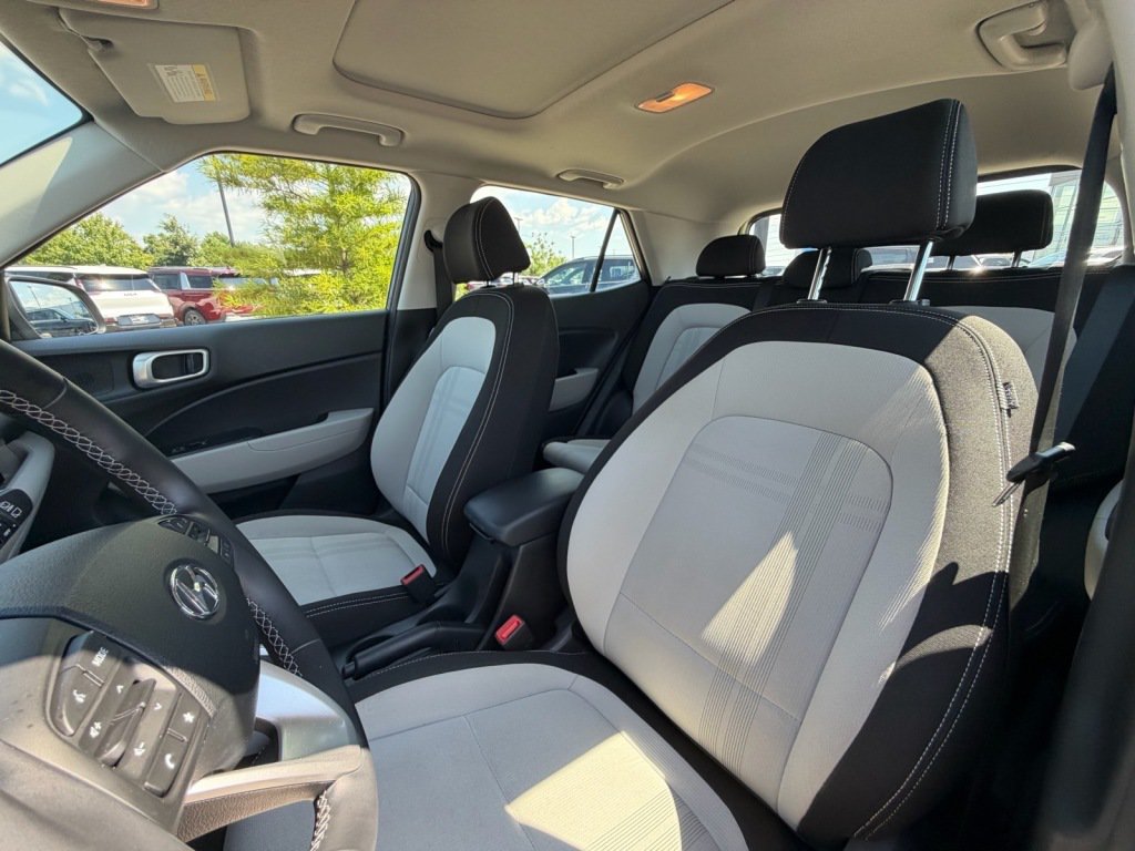 Used 2023 Hyundai Venue SEL FWD image 10