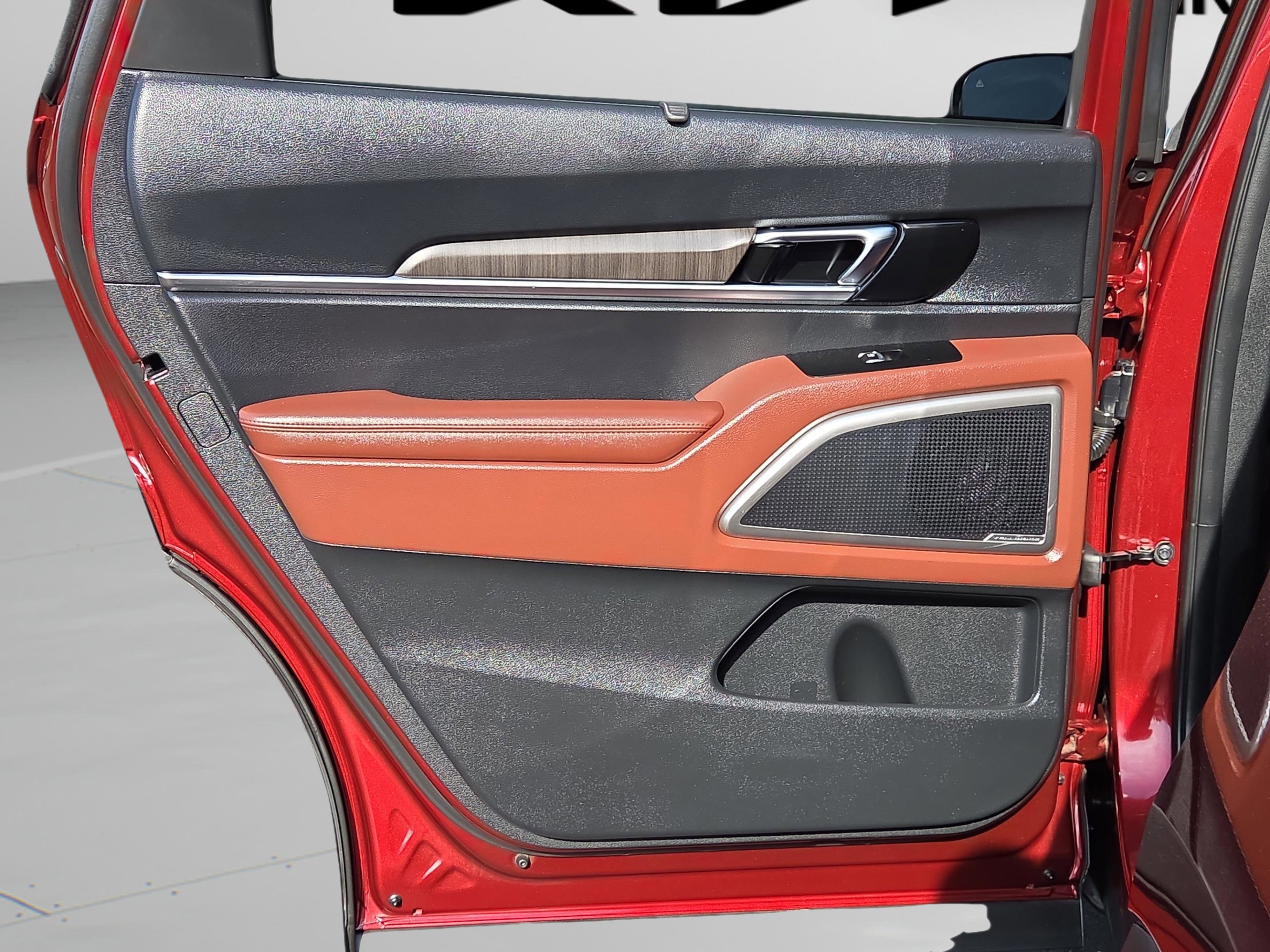 Used 2023 Kia Telluride EX w/ EX Captain's Chair Package image 31
