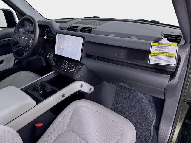 Used 2026 Land Rover Defender 110 X-Dynamic SE image 31