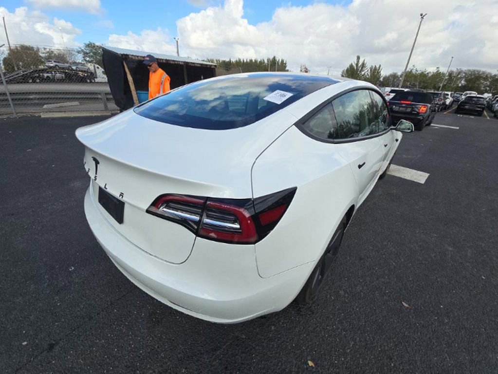 Used 2023 Tesla Model 3 Standard Range image 4
