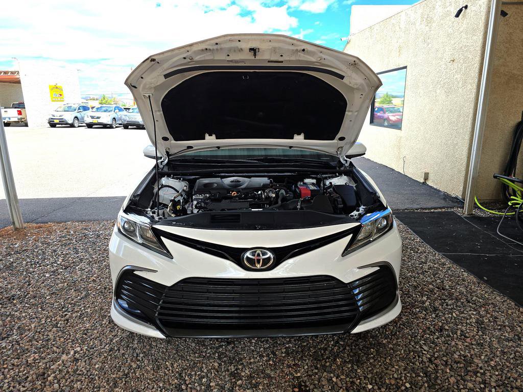 Used 2021 Toyota Camry LE image 11