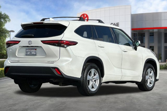 Used 2020 Toyota Highlander LE AWD/4WD image 5