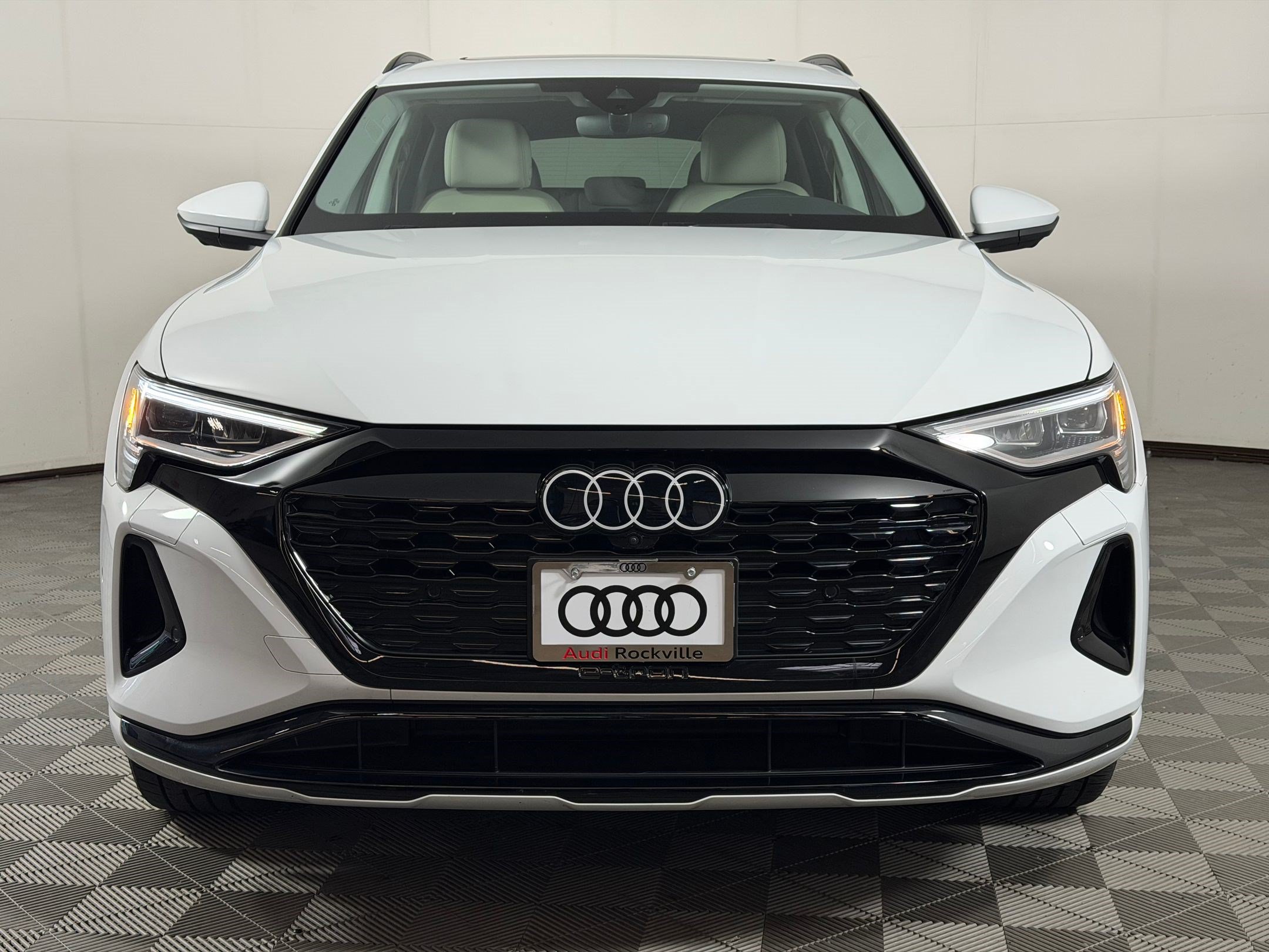 Used 2024 Audi Q8 e-tron Premium Plus w/ Premium Plus Package AWD/4WD image 6