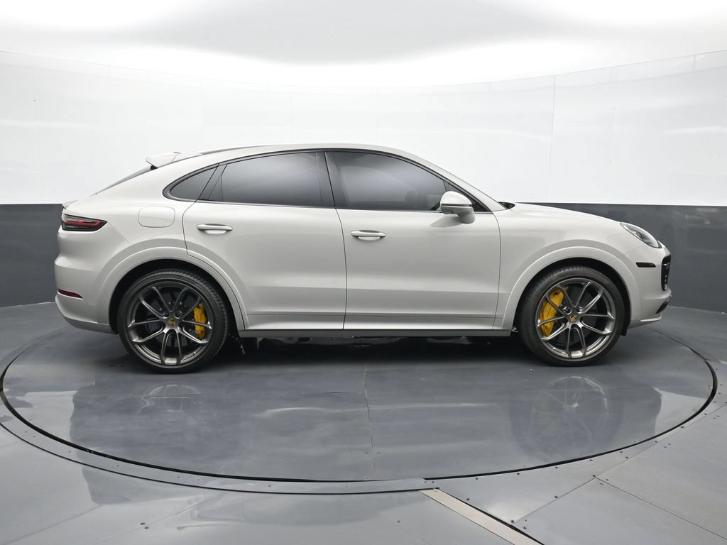 Certified 2021 Porsche Cayenne Turbo S w/ Lightweight Sport Package AWD/4WD image 24
