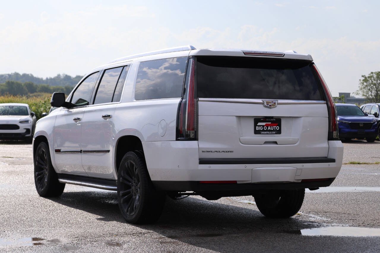 Used 2019 Cadillac Escalade ESV Luxury AWD/4WD image 11