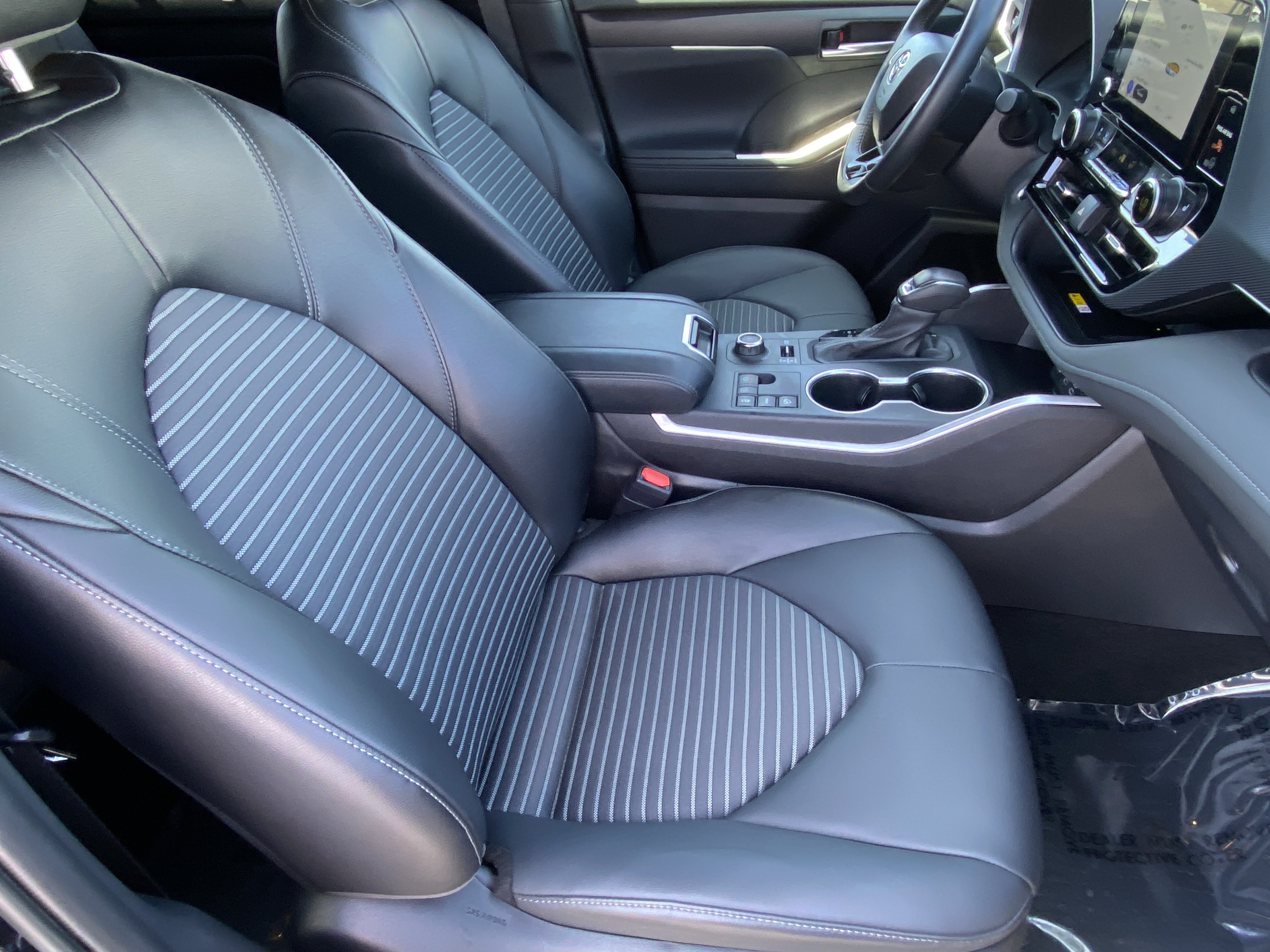 Used 2025 Toyota Highlander XSE AWD/4WD image 10