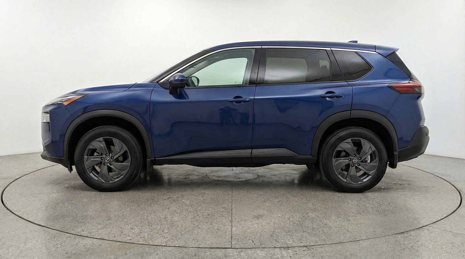 Used 2025 Nissan Rogue SV FWD image 5