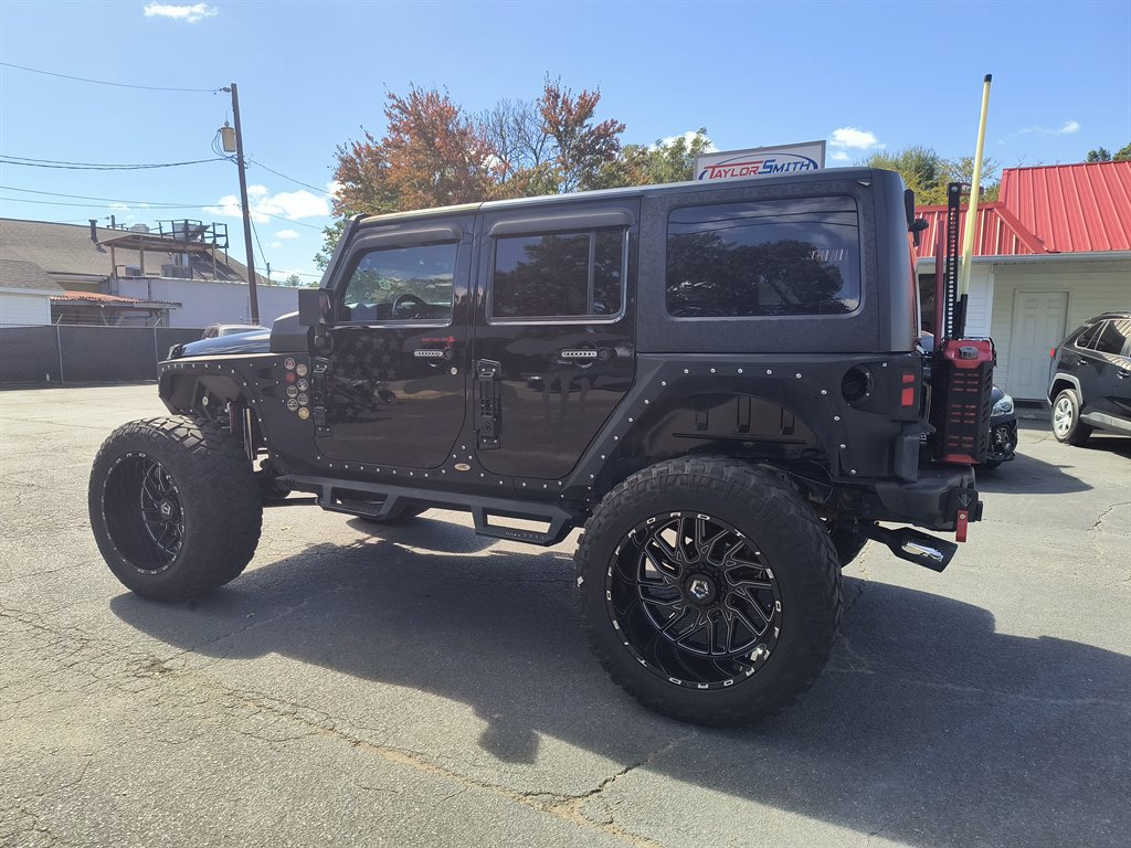 Used 2018 Jeep Wrangler Unlimited Sahara image 3