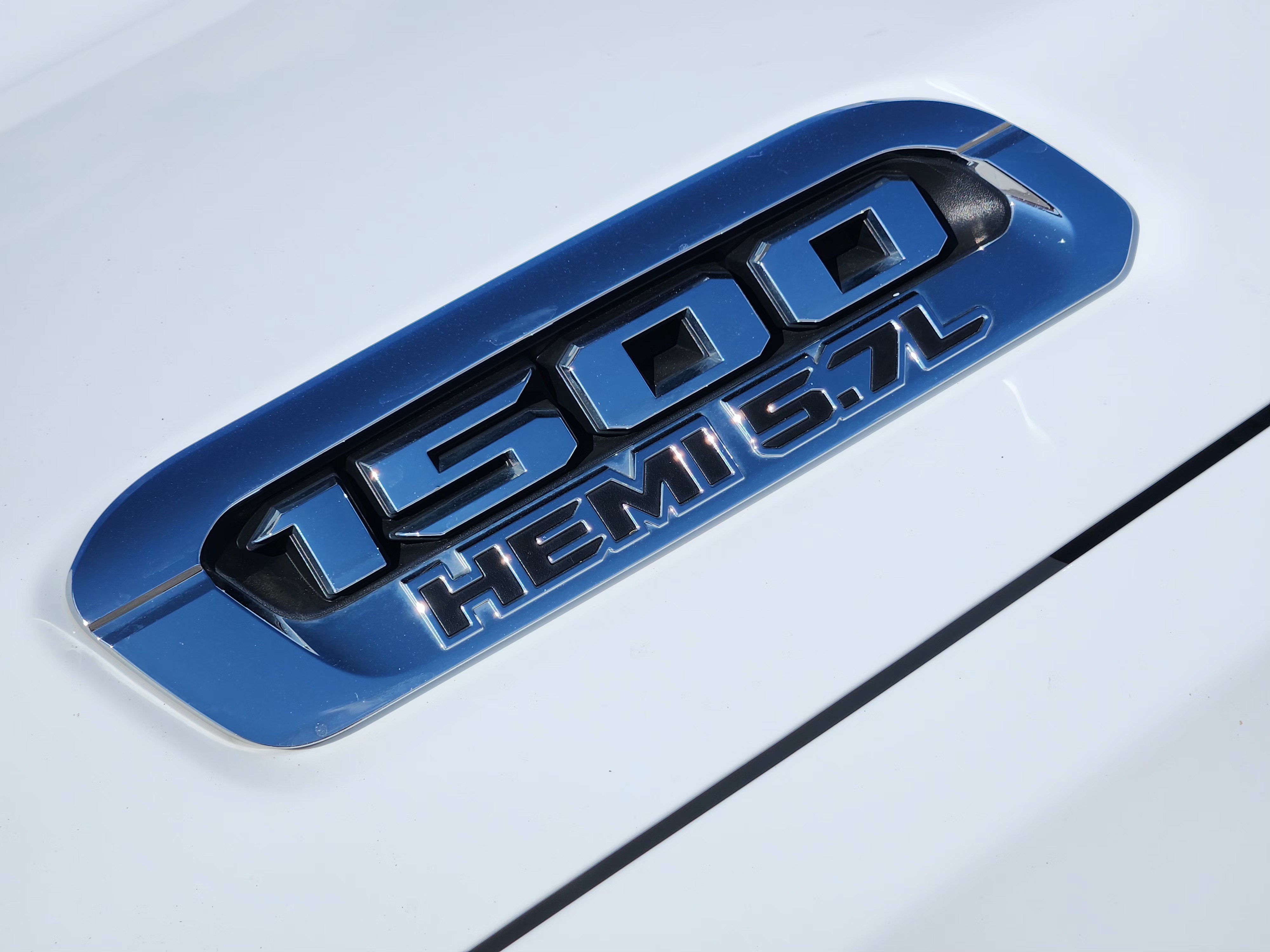 Used 2022 RAM 1500 Laramie AWD/4WD image 12